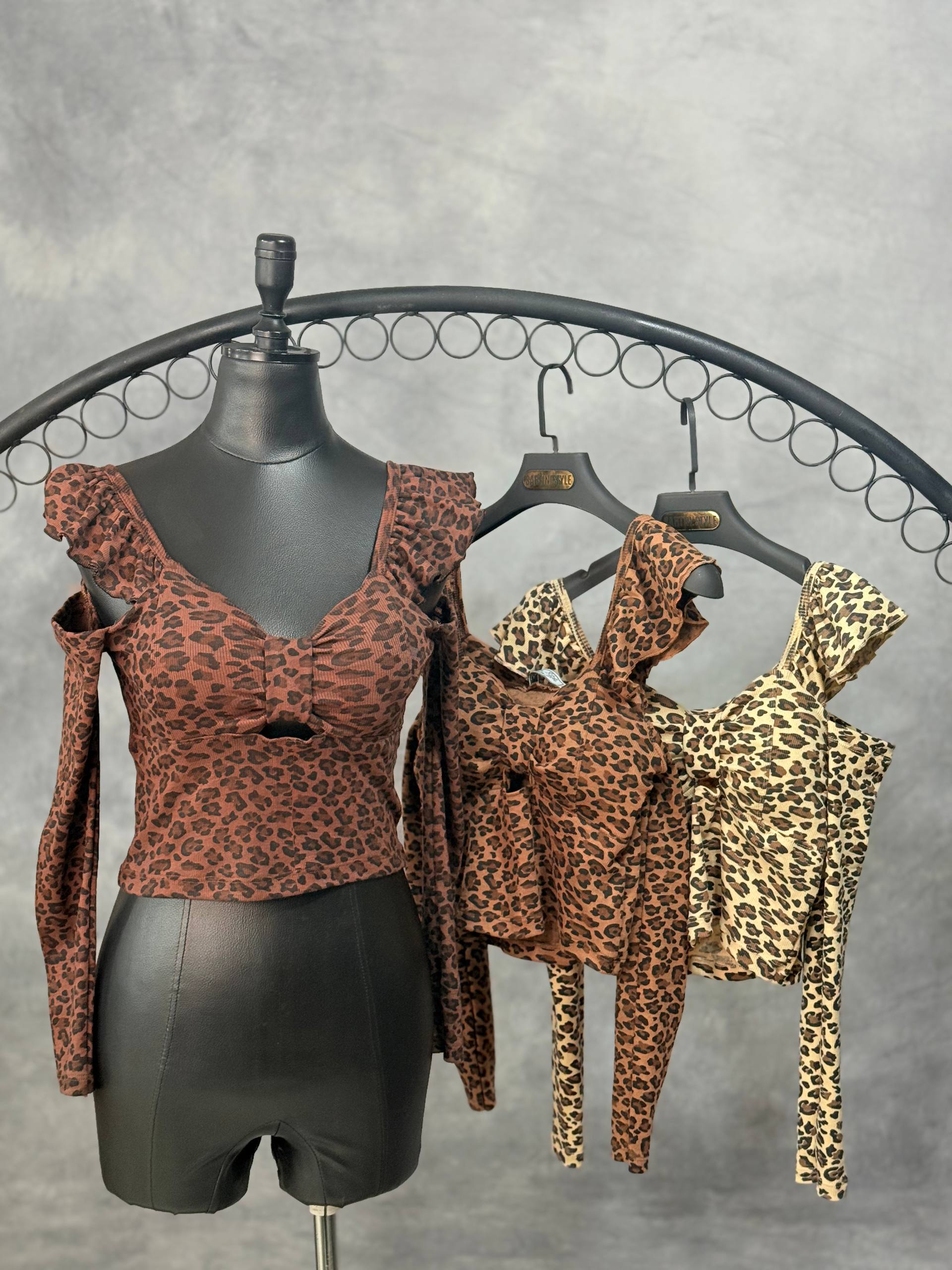 بلوزسرشانه چیندارپلنگی(عمده) - Image 2