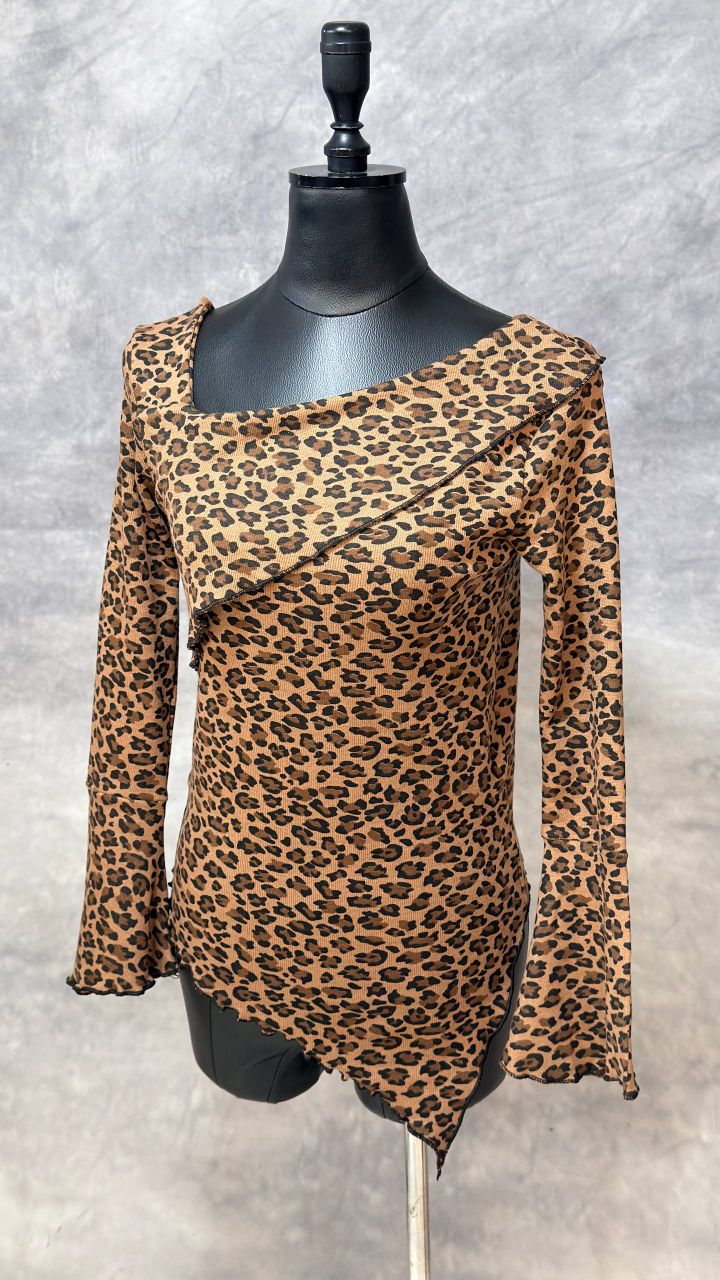 بلوز یقه کج آستین کلوش (عمده) - Image 9