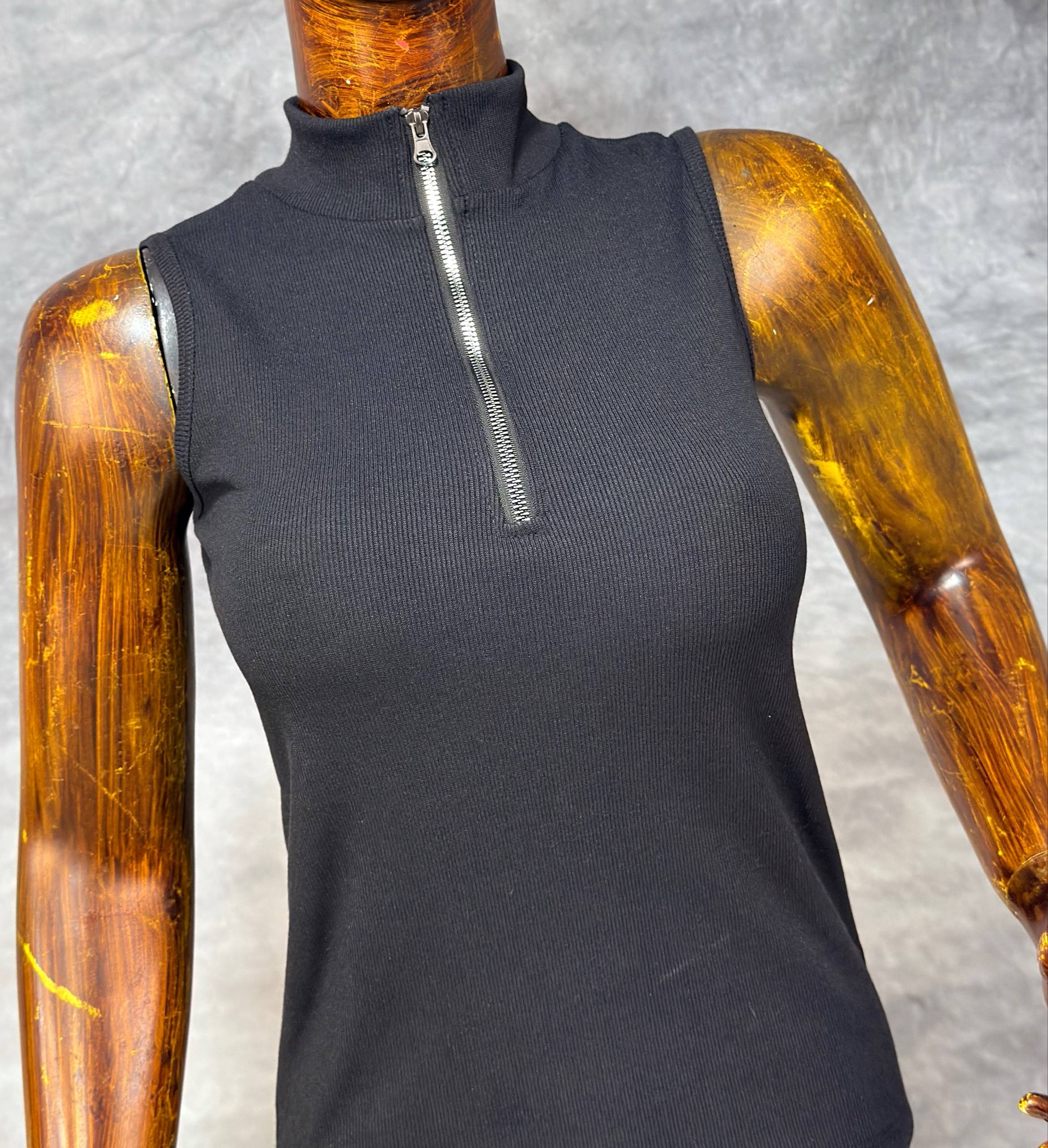 تاپ يقه ایستاده نیم زیپ مشکی(عمده)