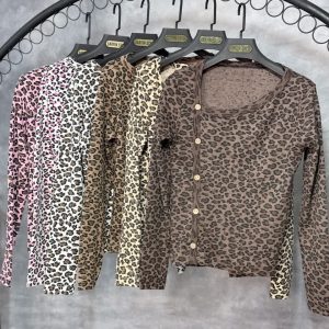 بلوز دکمه چوبی پلنگی (عمده)