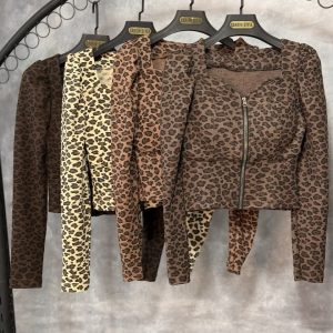 بلوز تمام زیپ کاپدار پلنگی2(عمده)