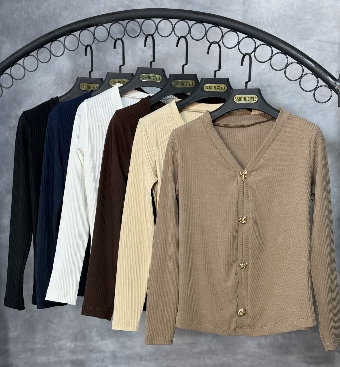 بلوز یقه هفتی دکمه طلایی(عمده)